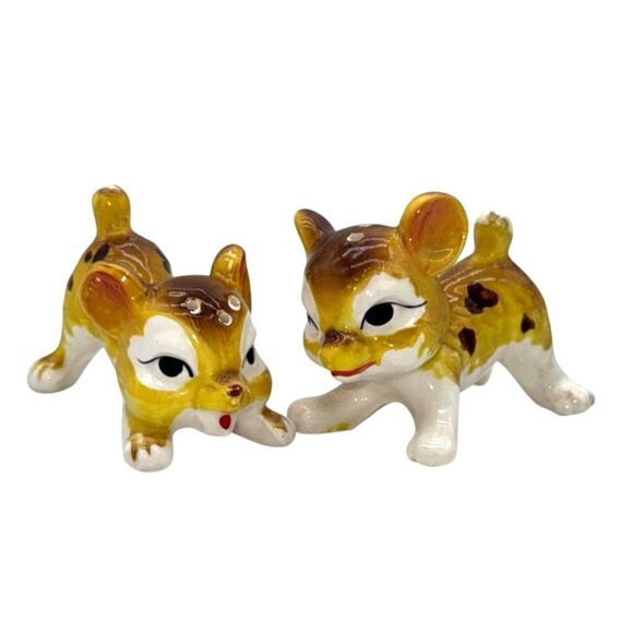 VTG LION CUBS SALT & PEPPER SHAKERS CERAMIC TAN WHITE HAND PAINTED KRIESS - Picture 1 of 6